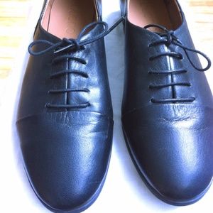 Bueno Gloria - Classic Oxford